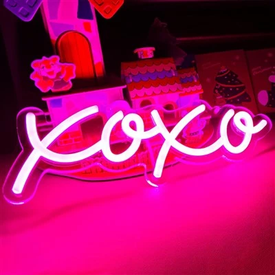 Xoxo rózsaszín neonreklám